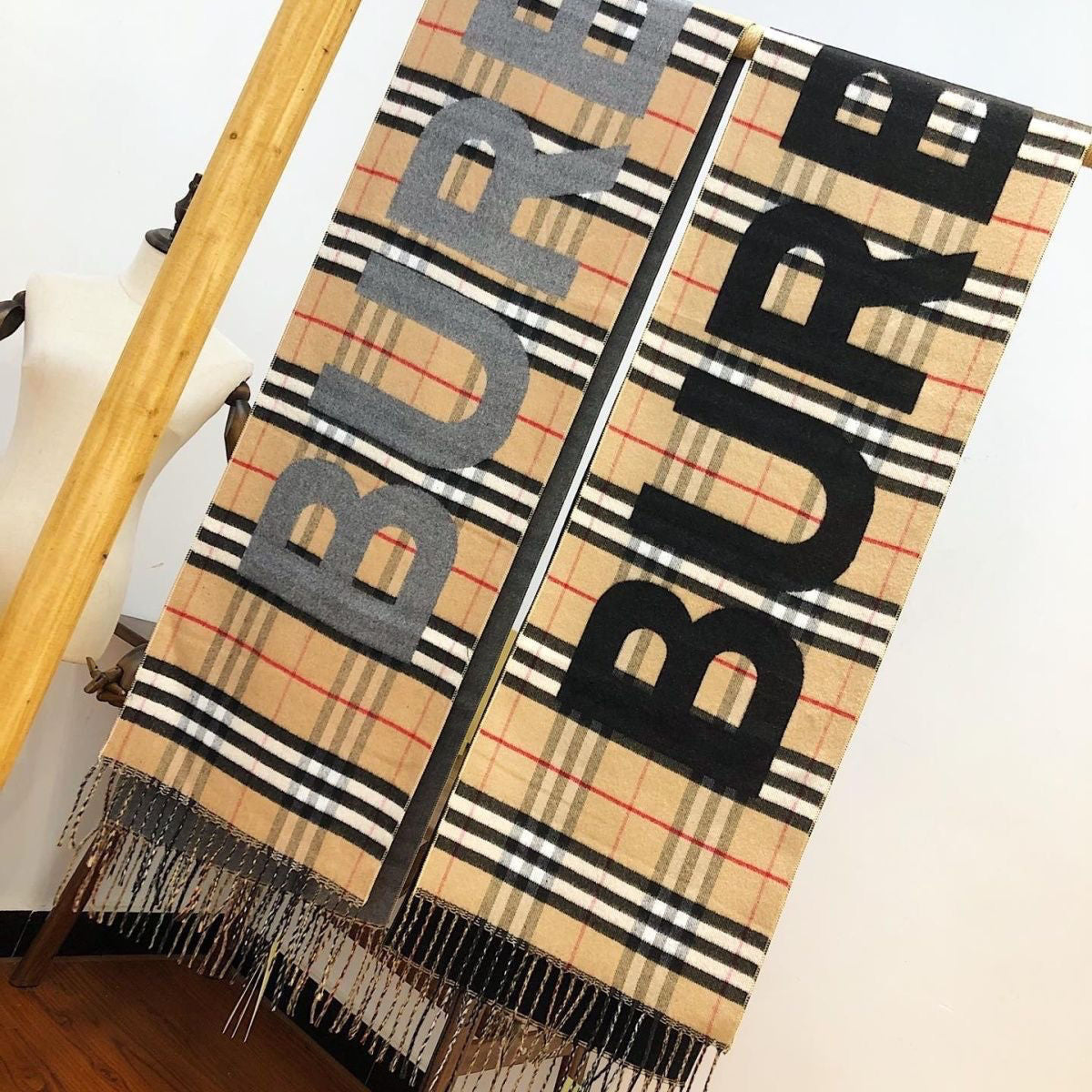 Retro Check Letters Embossed Cashmere Scarf