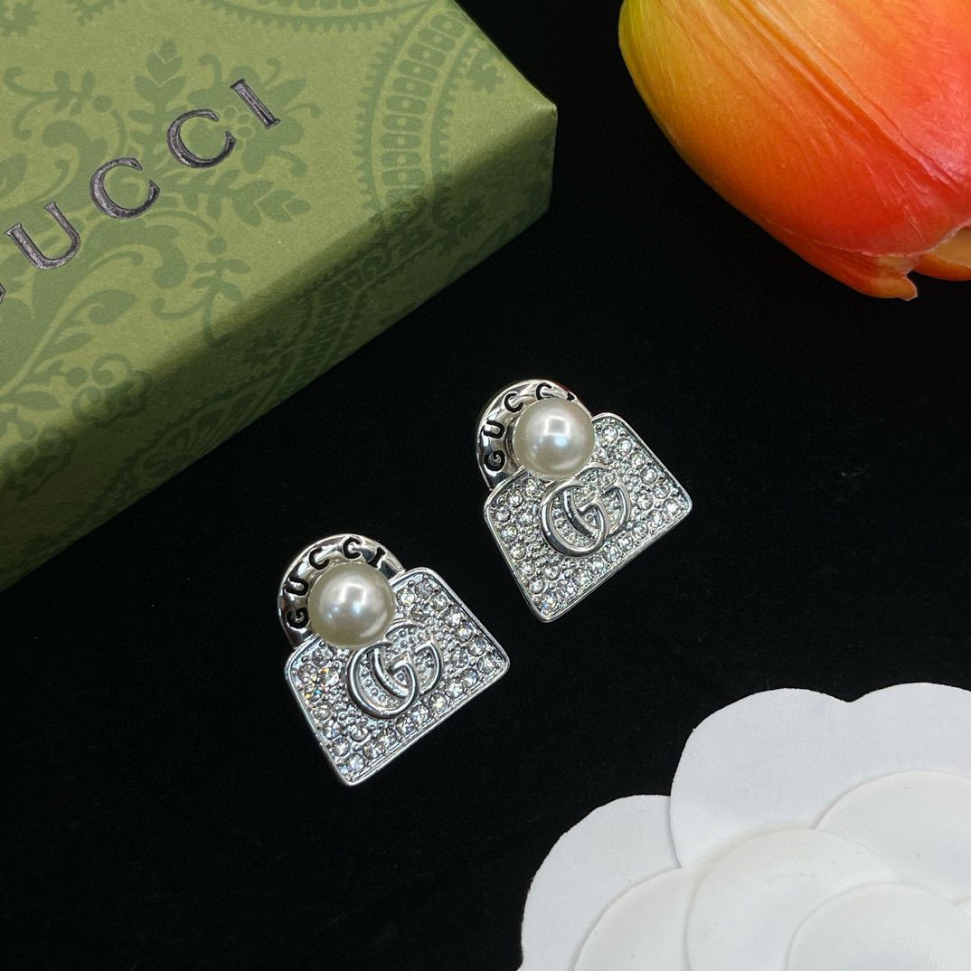 Temperament Letter Fashion Pearl Earrings