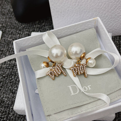 Temperament Diamond Letter Pearl Earrings