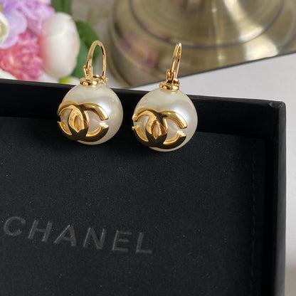 Retro Gold-Plated Pearl Earrings