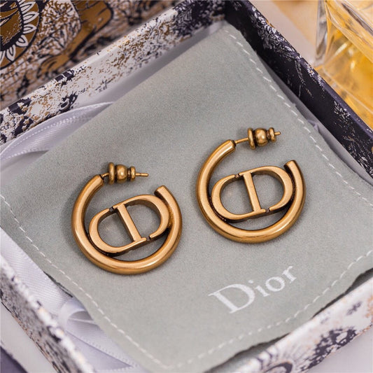 30 Montaigne Hoop Earrings