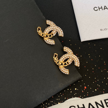 Cutout Fashion Diamond Stud Earrings