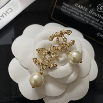 Classic Pearl Earrings