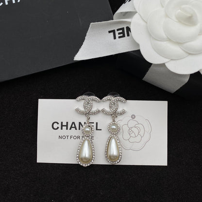 Elegant Pearl Pendant Diamond Earrings