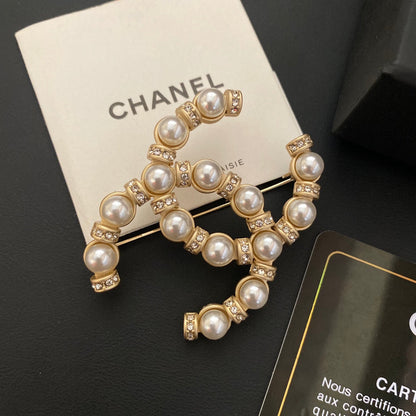 Classic Pearl Fashion Brooch