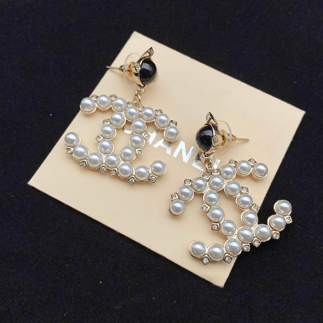 Vinyl Diamond Pearl Earrings