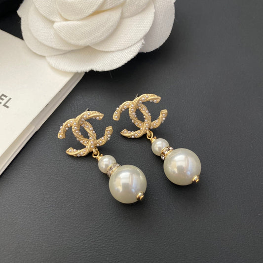 Temperament Logo Letter Pearl Drop Earrings