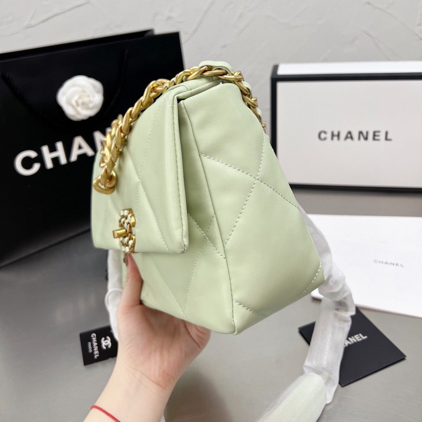 19 SERIES FLAP CHAIN SHOULDER BAG