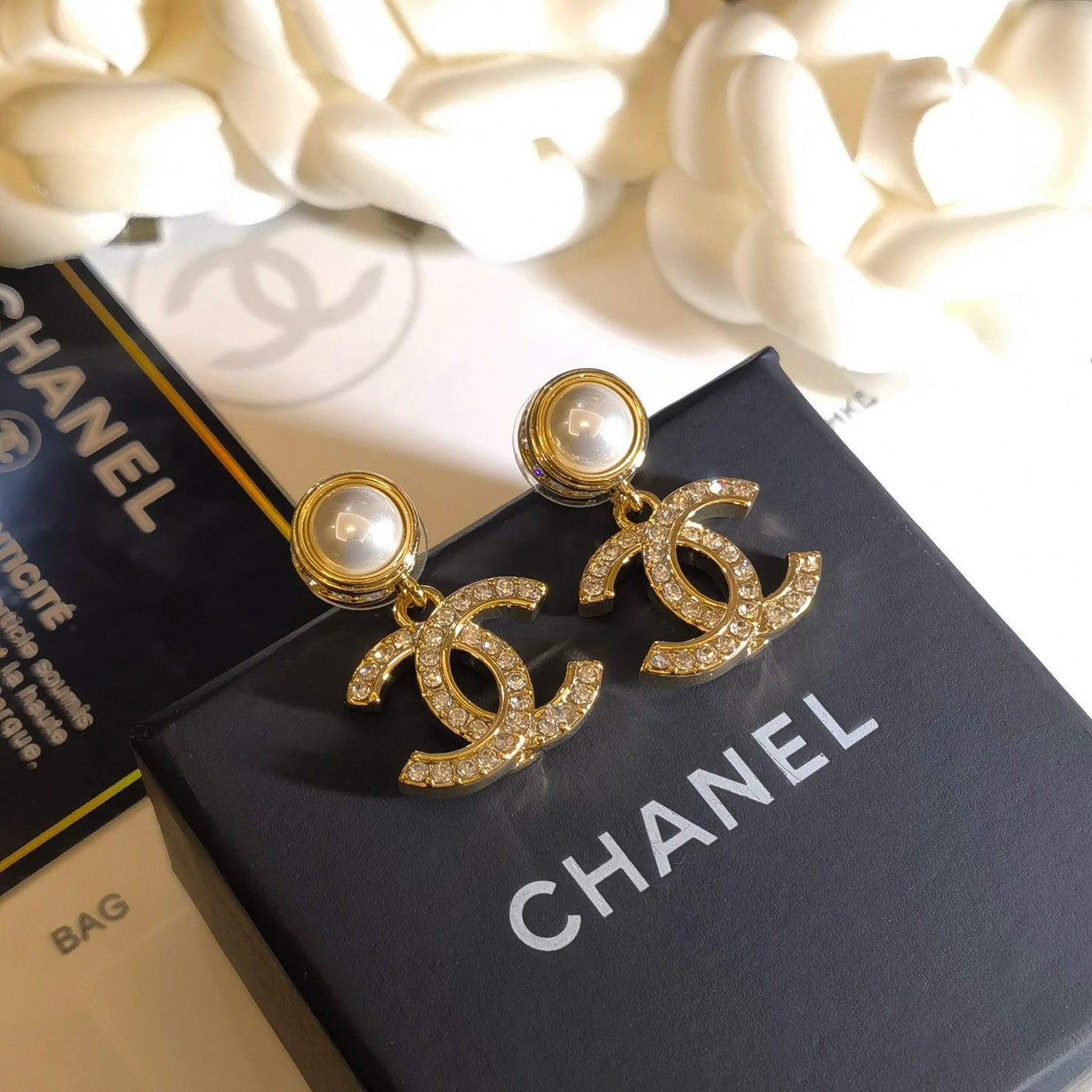 Glitter Classic Pearl and Diamond Earrings