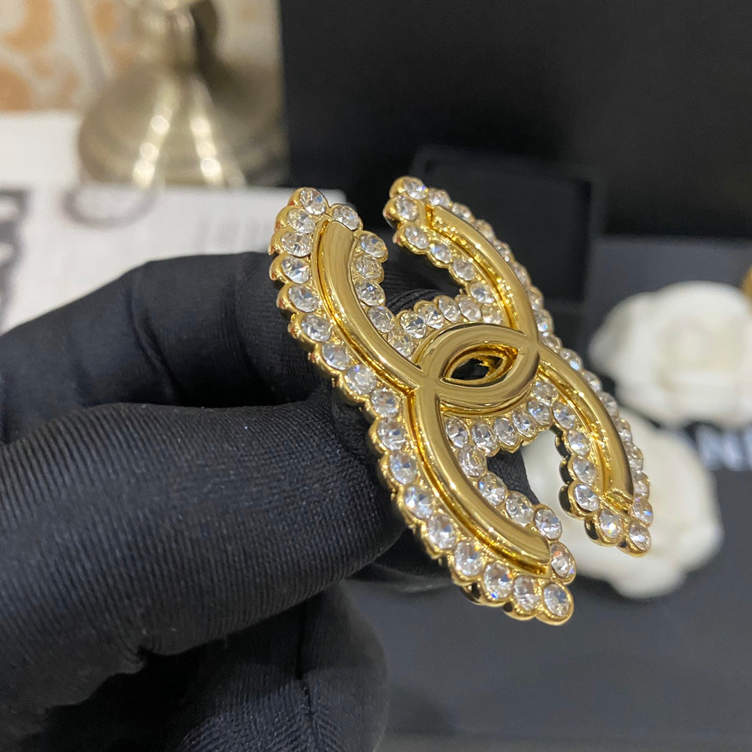 Premium Diamond Edge Gold Brooch