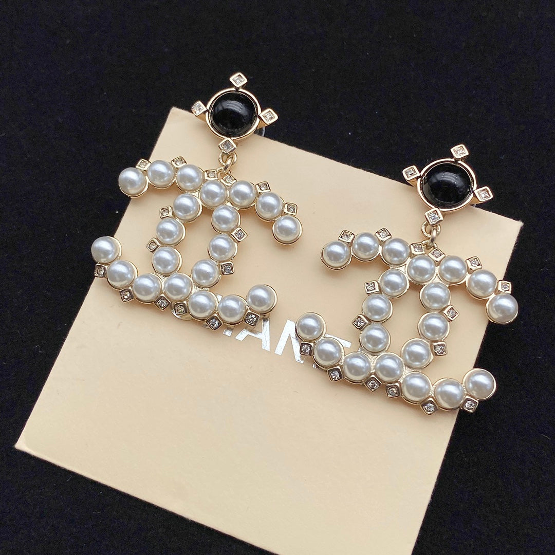 Vinyl Diamond Pearl Earrings