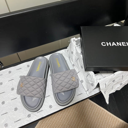 Diamond Logo Slippers