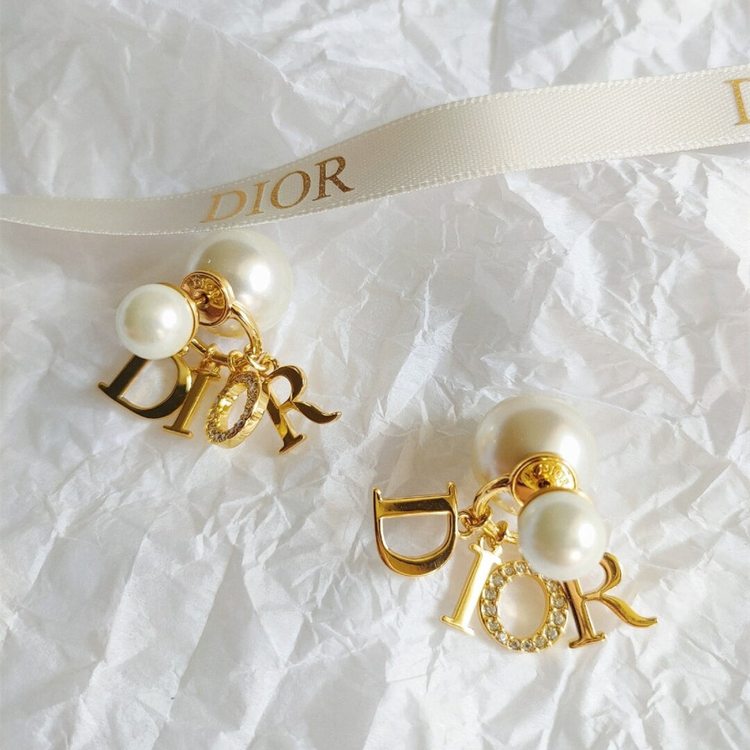 Classic Pearl earrings