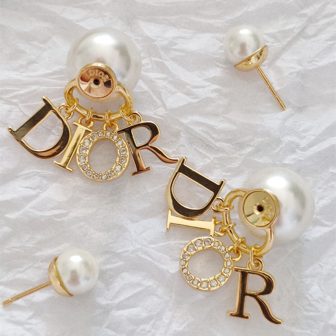 Classic Pearl earrings