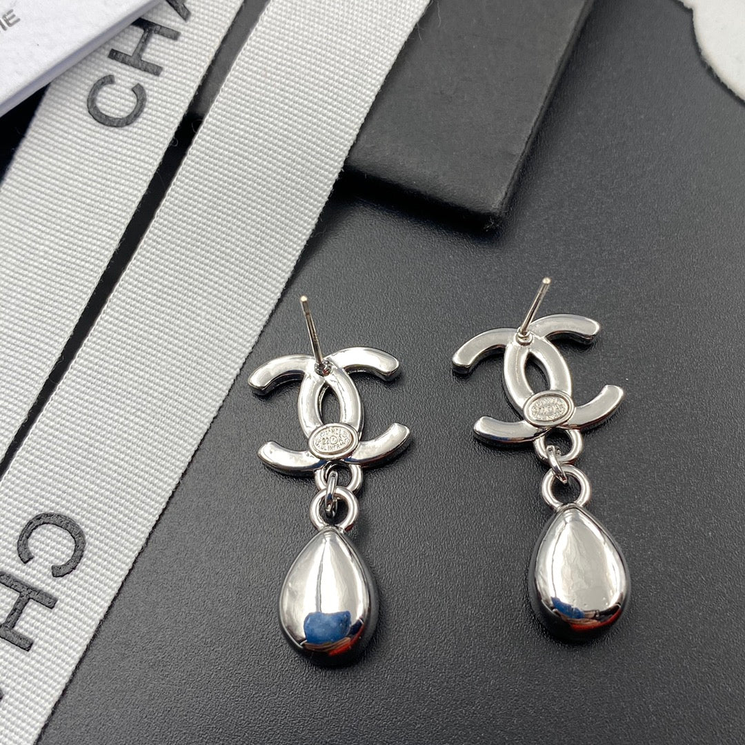 Elegant Crystal Teardrop Earrings