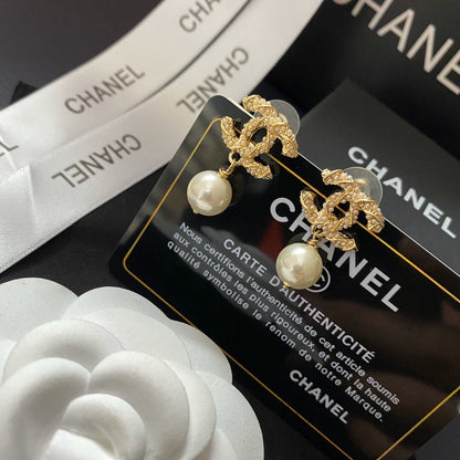 Classic Pearl Earrings