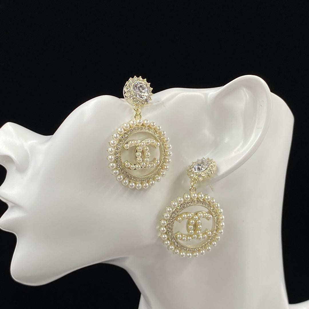 Temperament Pearl Diamond Earrings