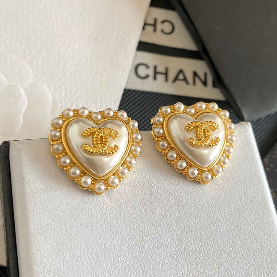 Elegant Pearl Heart Stud Earrings