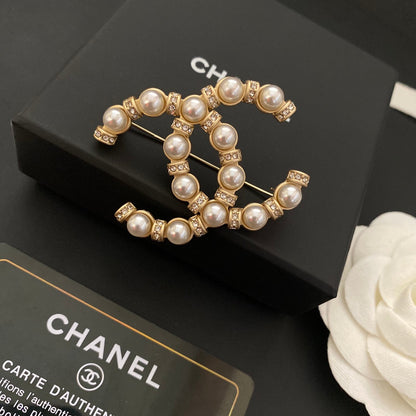 Classic Pearl Fashion Brooch