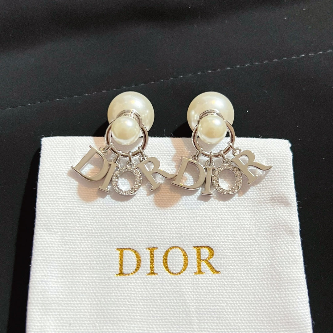 TRIBALES Pearl Earrings