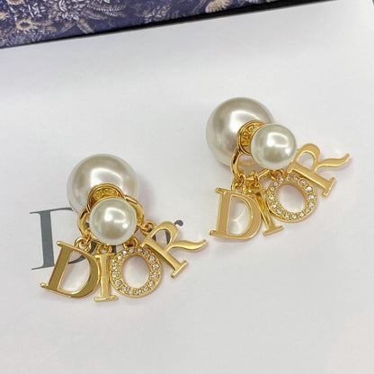 Classic Pearl earrings