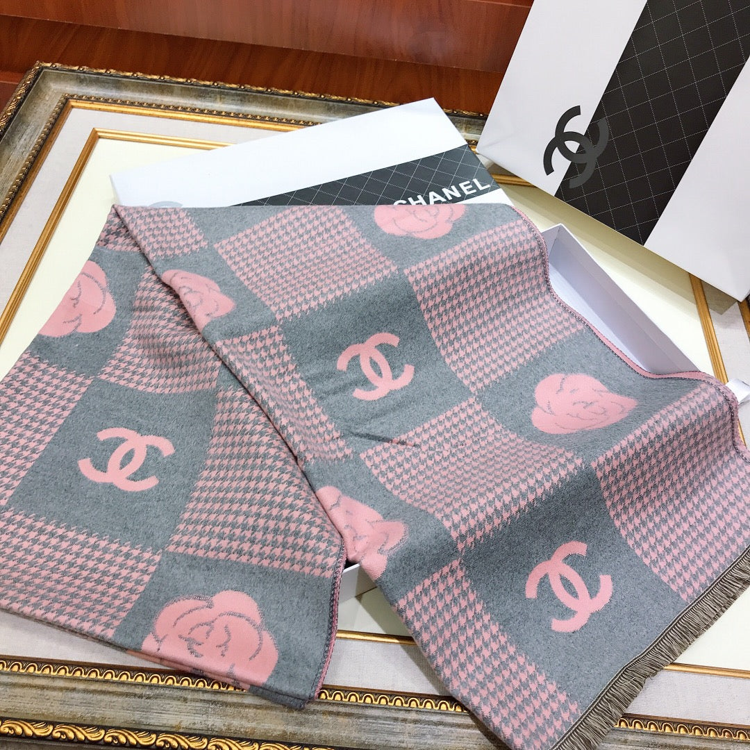 Camellia Checkered Pattern Scarf