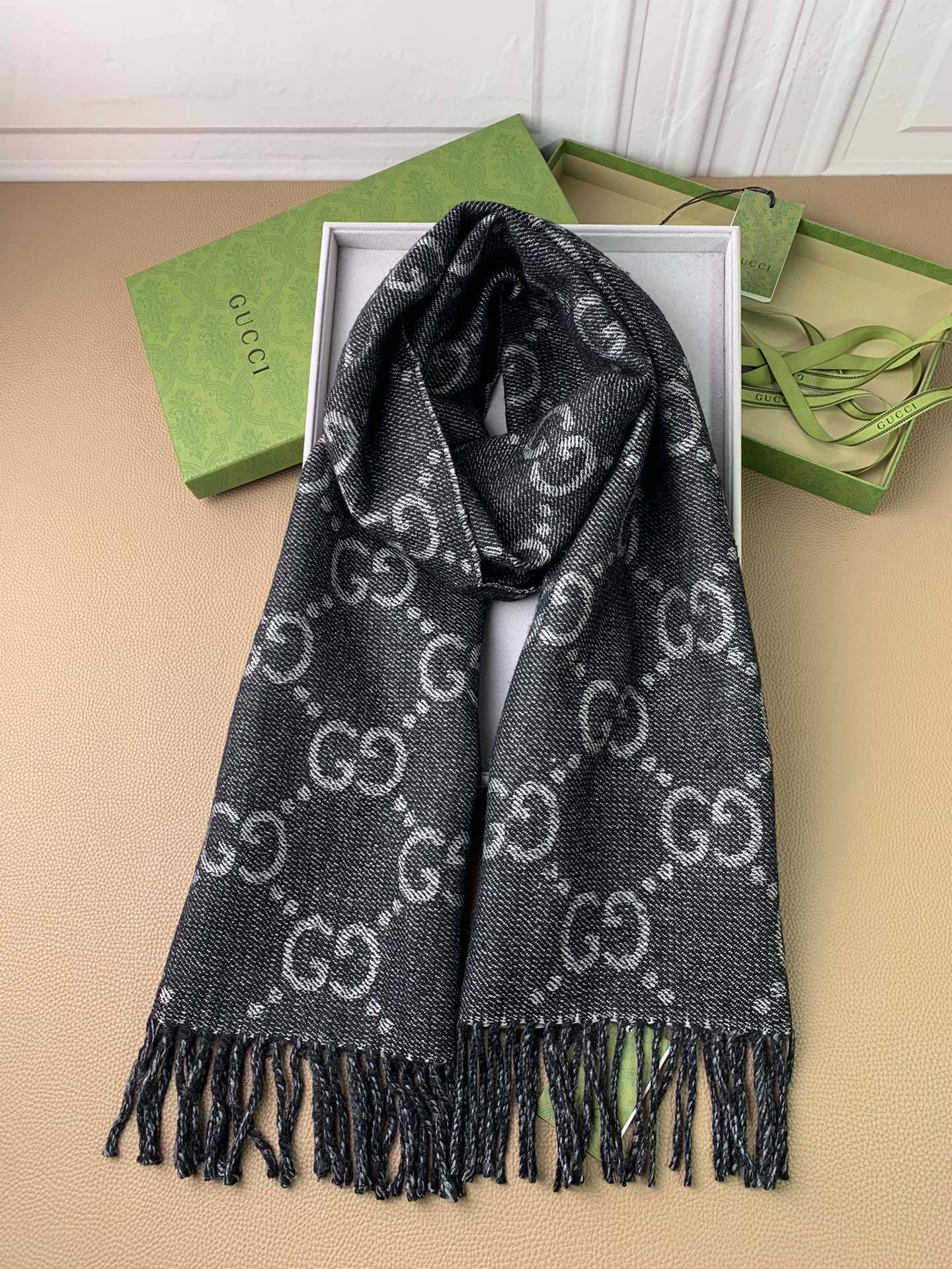 Double-Sided Two-Colors G Pattern Scarf