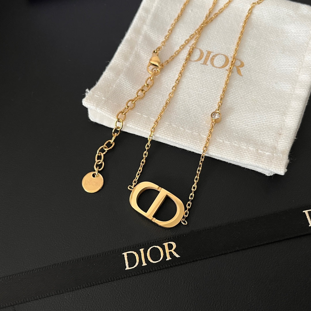 Fashionable simple letter necklace