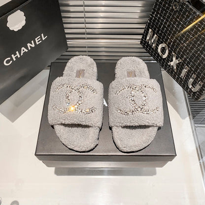 Diamond Logo Flat Fur Slippers