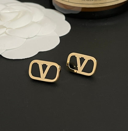 Stylish and simple V earrings