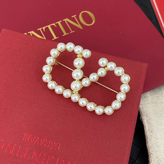 Stylish Pearl V Brooch