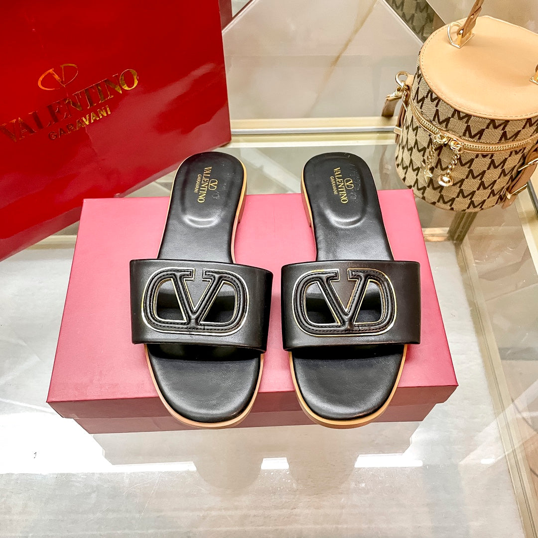 Fashion Logo Flat Slippers