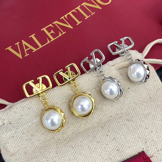 V-Shaped Pendant Pearl Earrings