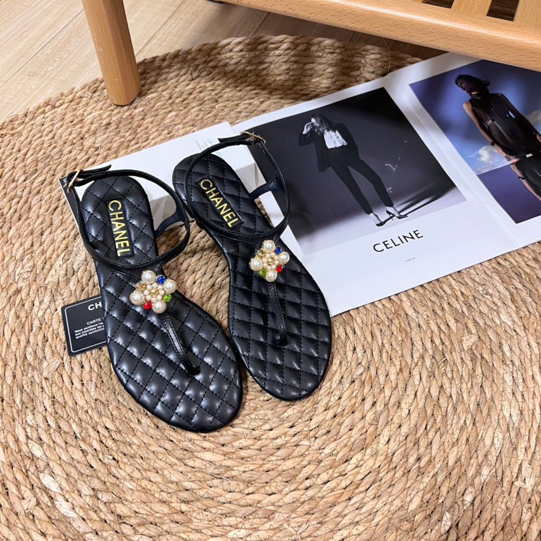 Clover Pearl Flip Flops Sandals