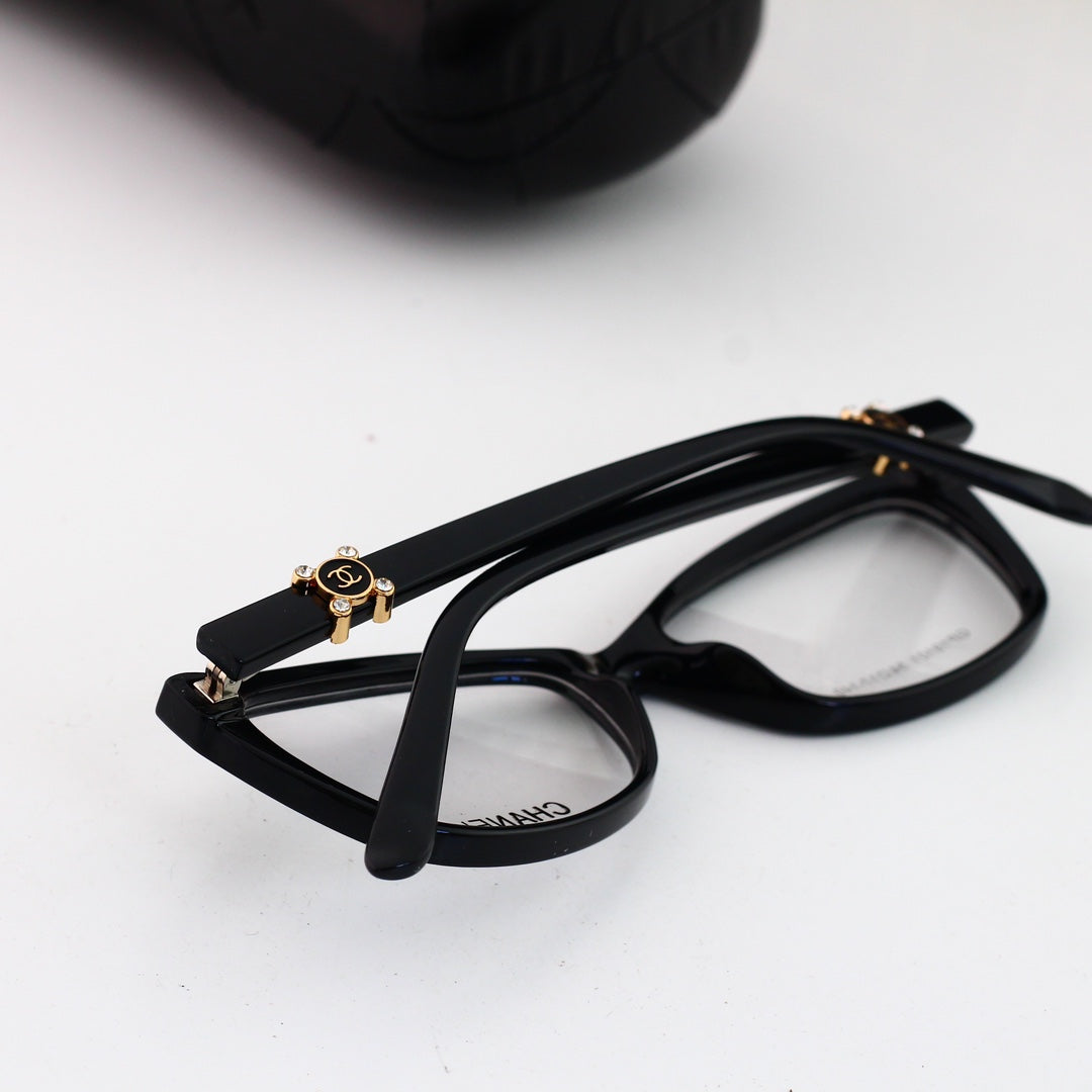 Fashionable Rhinestone Logo Glasses