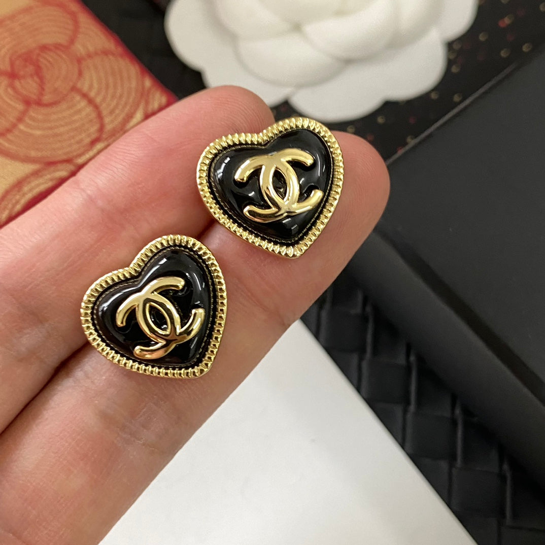 Elegant Black Heart Earrings