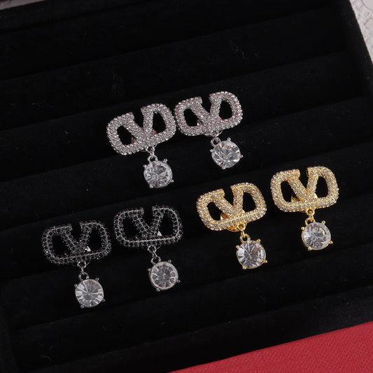 Luxury Fashion Shiny Diamond V Earrings