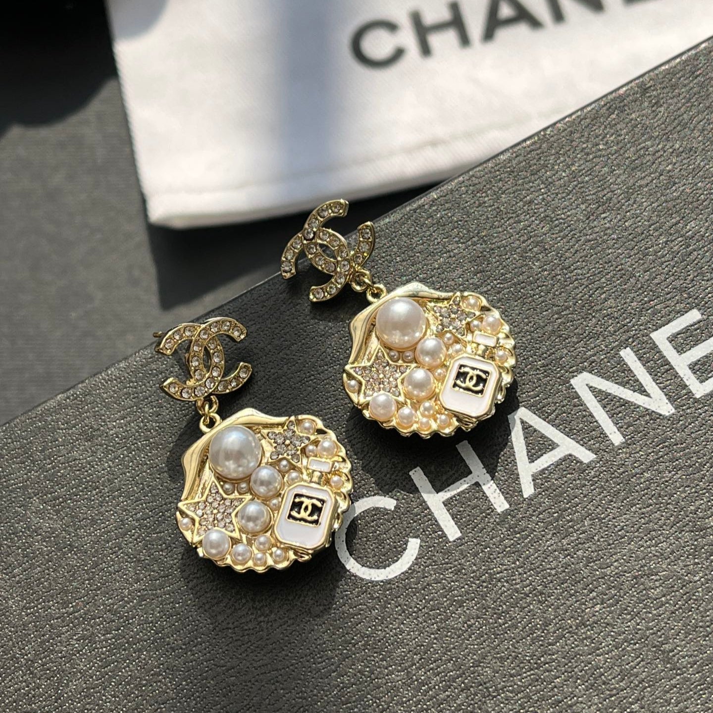 Fashion Shell Pearl Diamond Earrings