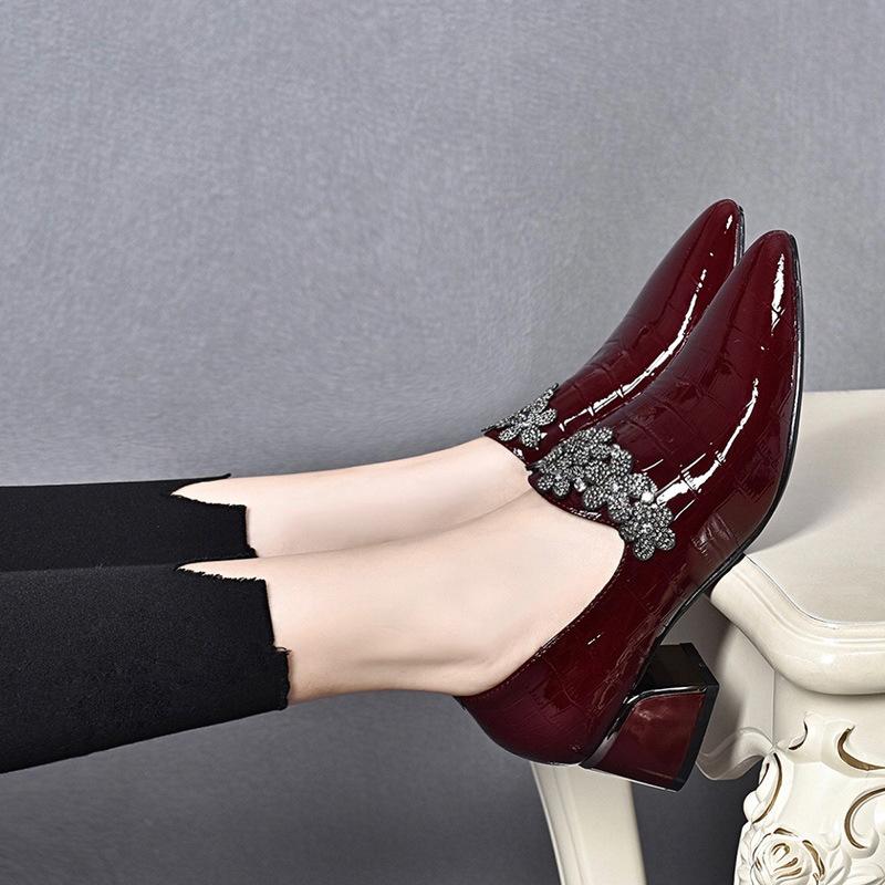 New flash diamond solid color work thick heel varnished cow leather single shoes (leather)