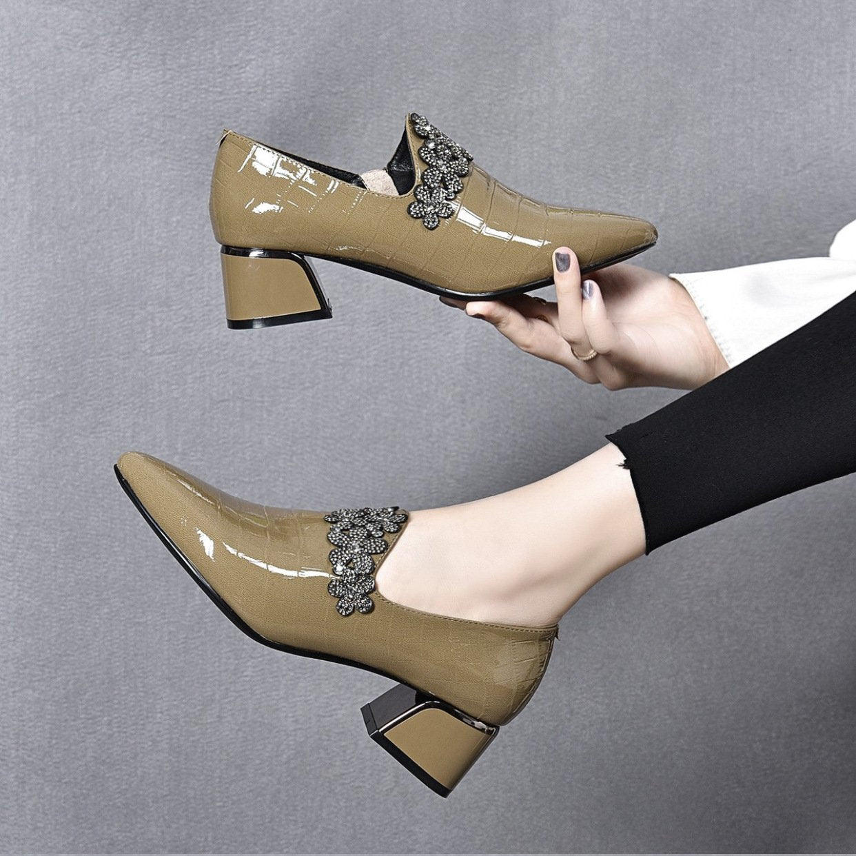 New flash diamond solid color work thick heel varnished cow leather single shoes (leather)