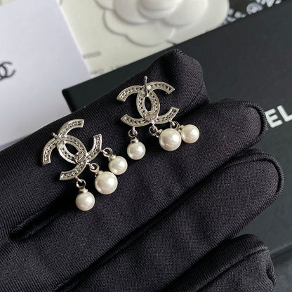 Temperament Pearl Pendant Earrings